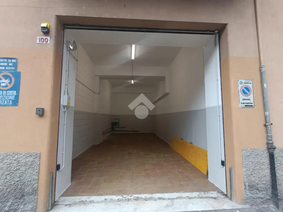 Box / posti auto in vendita a Genova