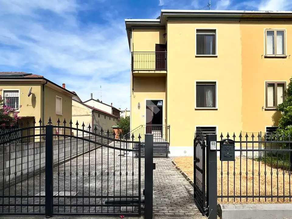 Porzione di bifamiliare in vendita a Molinella