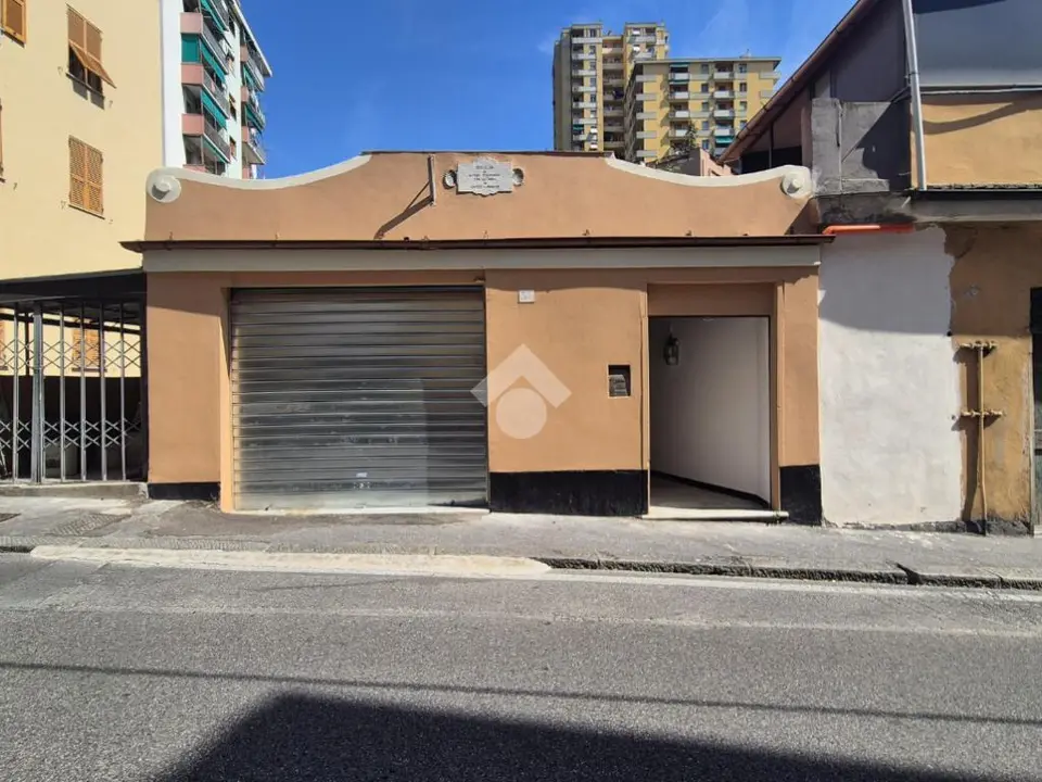Box / posti auto in vendita a Genova