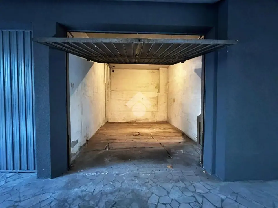 Box / posti auto in vendita a Trento
