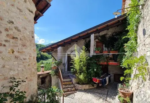Casa semindipendente in vendita a Spoleto