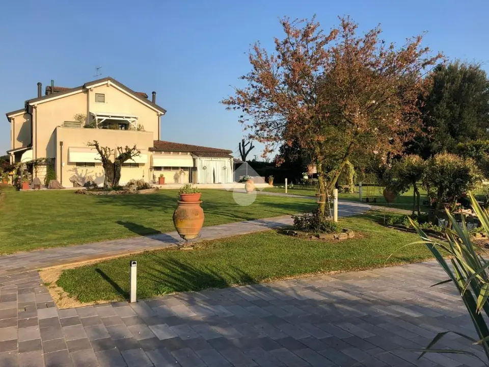 Porzione di trifamiliare in vendita a Venezia