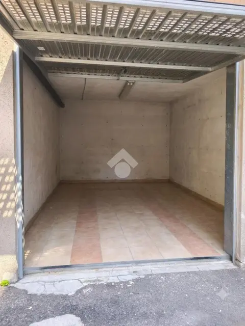 Box / posti auto in vendita a Cormano