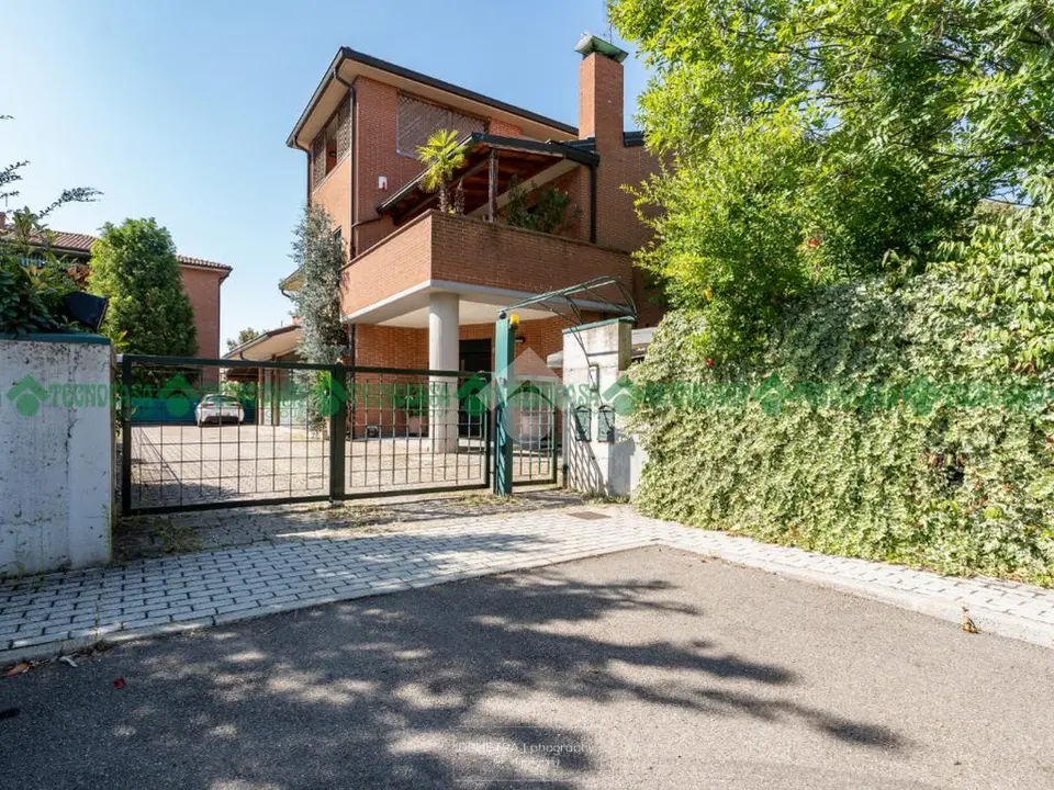 Porzione di bifamiliare in vendita a Castelfranco Emilia