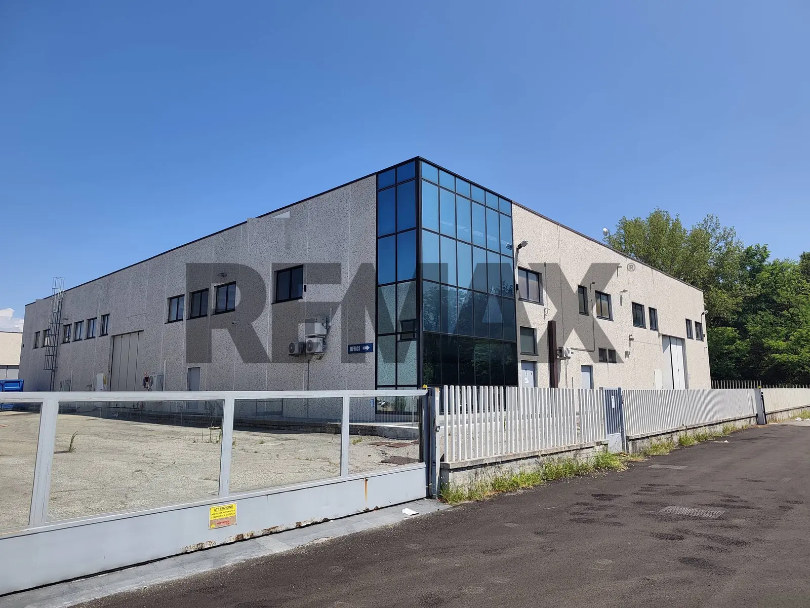Capannone Industriale in Affitto a Mezzago