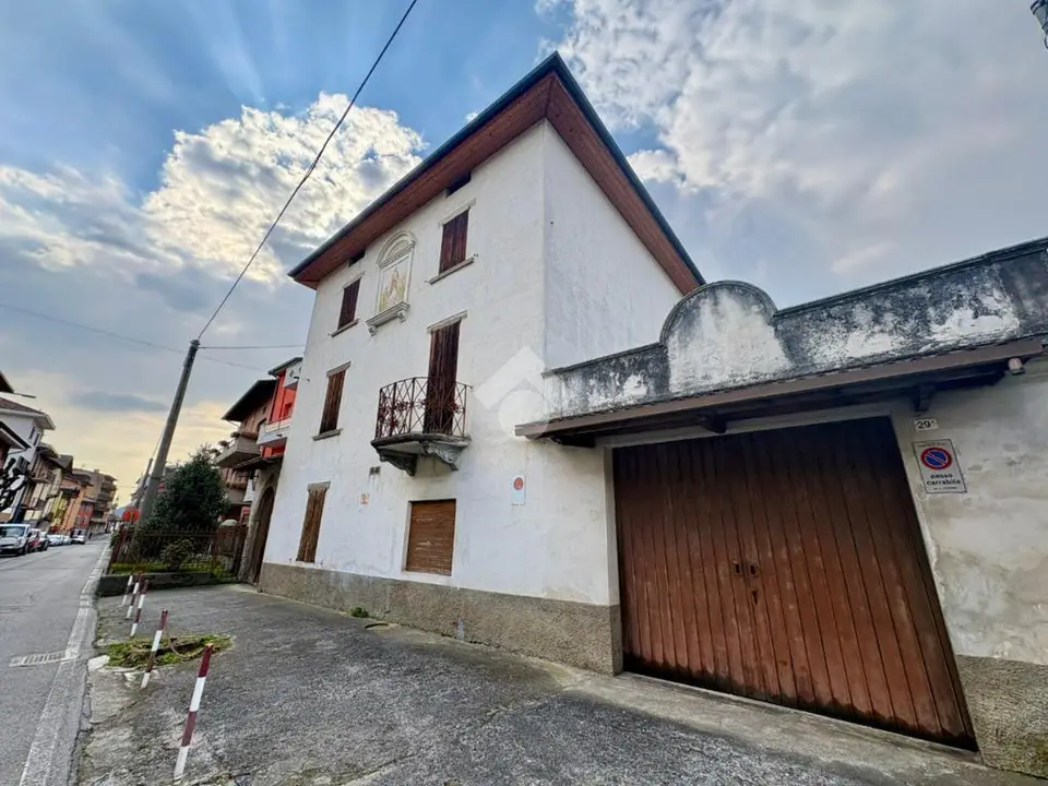 Casa indipendente in vendita a Fiorano Al Serio