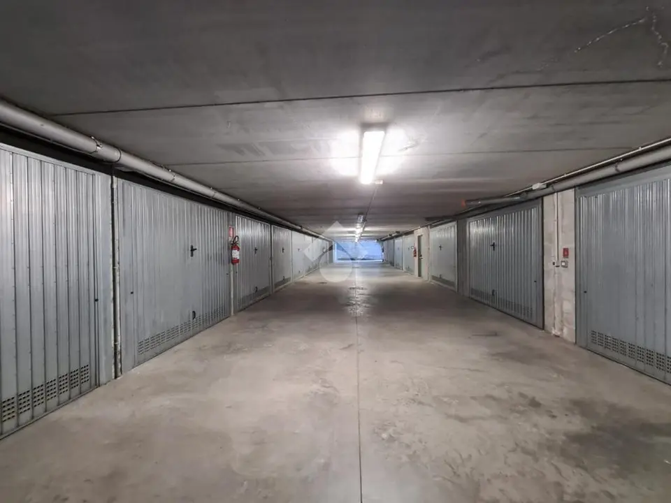 Box / posti auto in vendita a Robecco Sul Naviglio