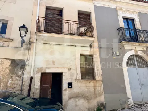 Casa Indipendente in VIA PRINCIPE DI CARIGNANO 22, Comiso (RG)
