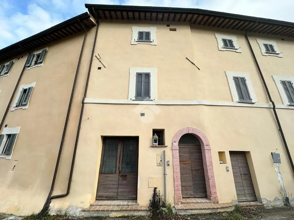 Casa semindipendente in vendita a Foligno