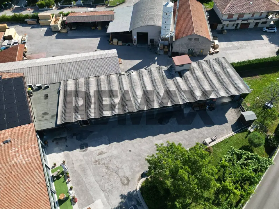 Capannone Industriale in Affitto a Valdobbiadene