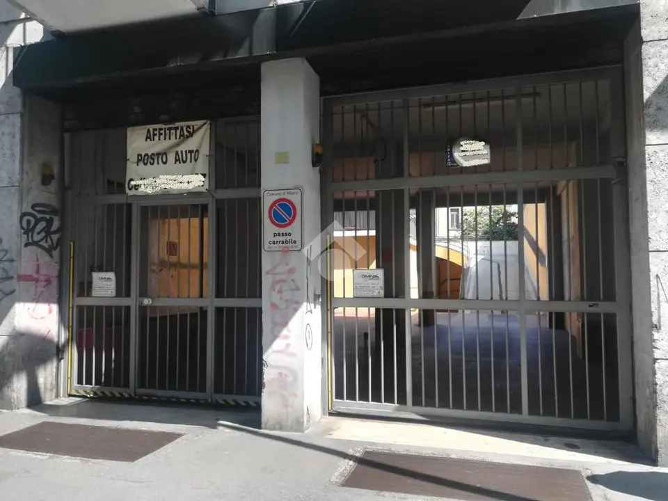 Box / posti auto in vendita a Milano