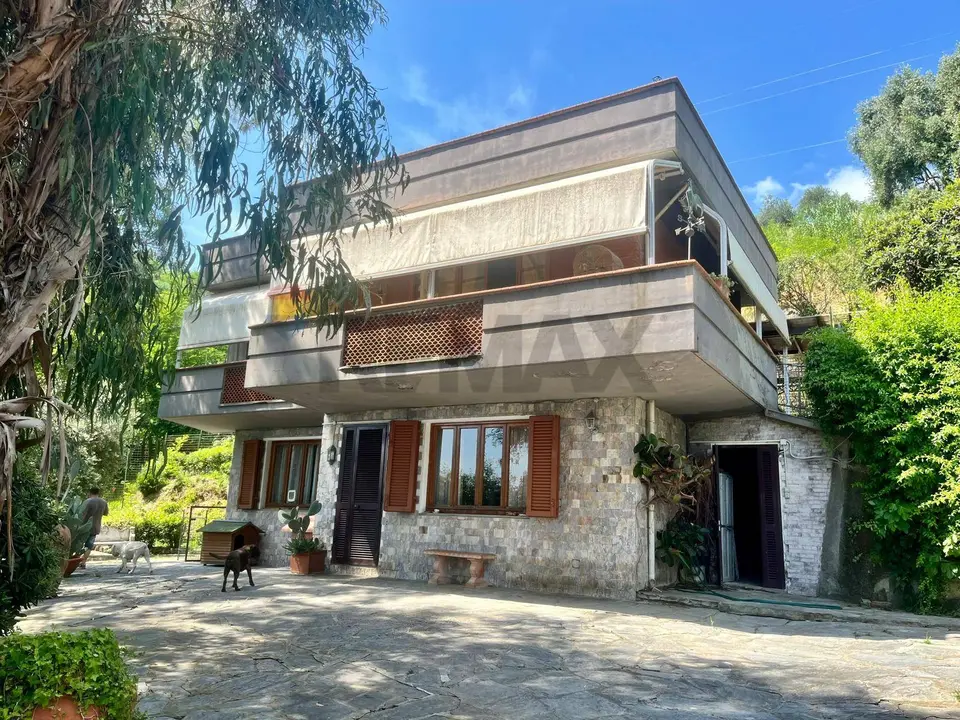 Villa singola in Vendita a Massarosa