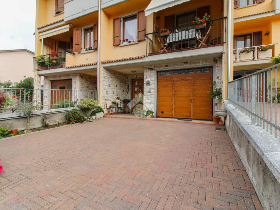 Villa a schiera in vendita a Casto