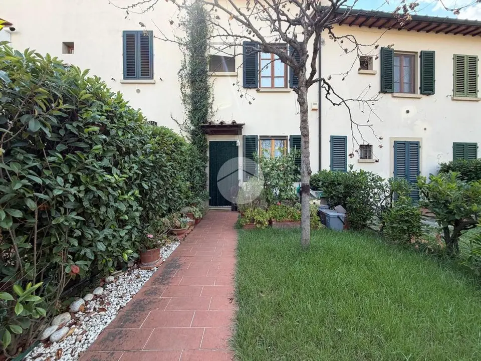 Casa di corte in vendita a Firenze