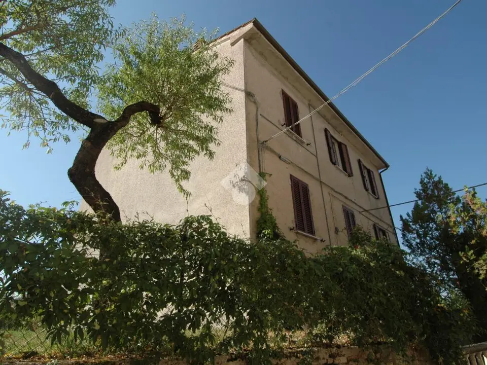 6 locali in vendita a Sigillo